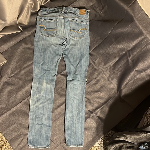 American Eagle Outfitters Light Wash Ripped Skinny Jeans -size 2 - Picture 2 of 5